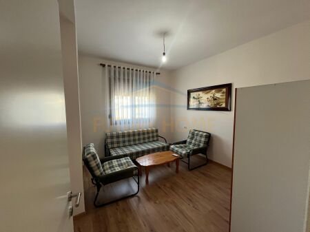 Tirane, jepet me qera apartament duplex 2 Katshe , 155 m² 1.100 € 