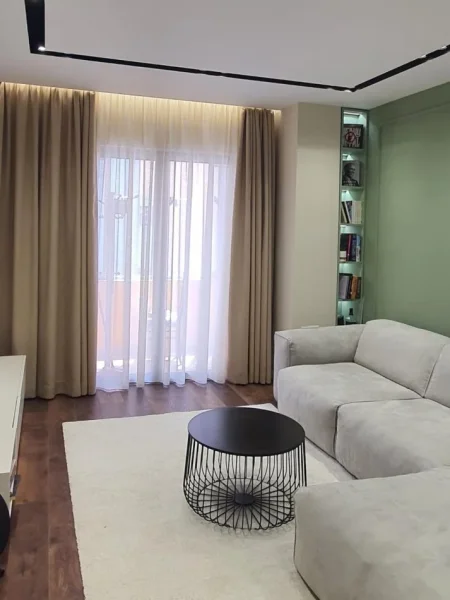 Tirane, jepet me qera apartament 1+1 Kati 4, 65 m² 500 € (Yzberisht)
