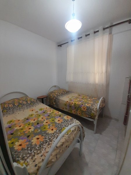 Tirane, jepet me qera Vile 1+1 Kati 1, 50 m² 400 € (Rruga Dibrës, Pranë Spitalit Amerikan 2)