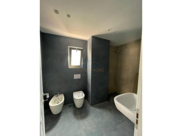 Shitet, Apartament 1+1, Pazari Ri, Tiranë. PRM40134