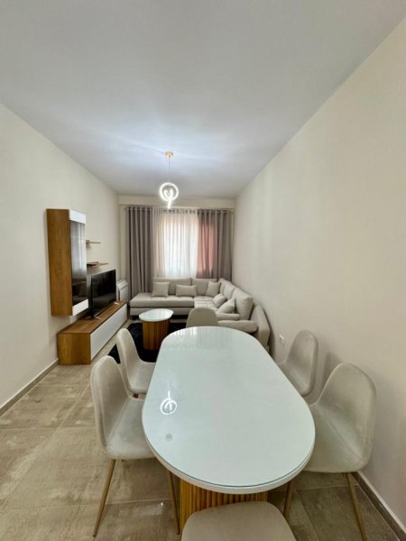 Tirane, jepet me qera apartament 2+1 , 92 m² 600 € 