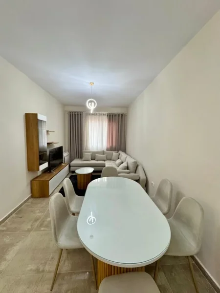 Tirane, jepet me qera apartament 2+1 , 92 m² 600 € 