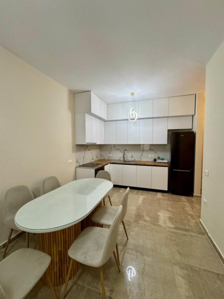 Tirane, jepet me qera apartament 2+1 , 92 m² 600 € 