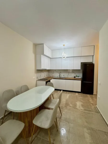 Tirane, jepet me qera apartament 2+1 , 92 m² 600 € 