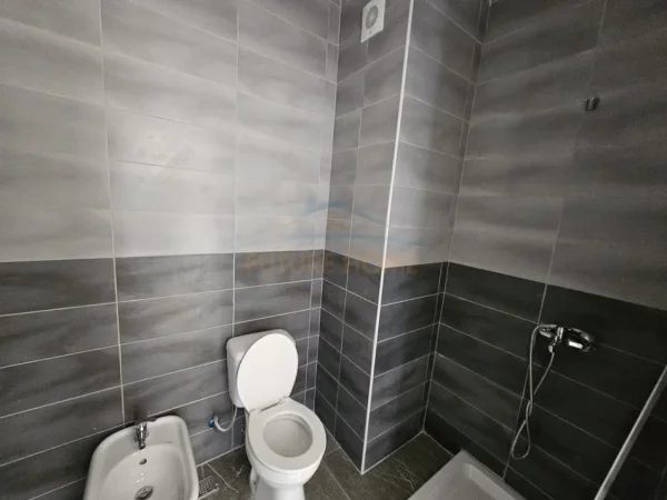 Tirane, jepet me qera apartament 1+1 Kati 2, 72 m² 350 € 