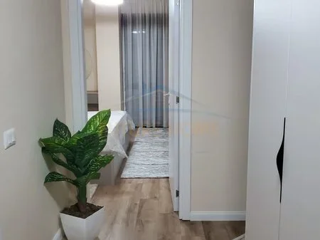 Tirane, jepet me qera apartament 1+1 Kati 4, 67 m² 1.000 € 