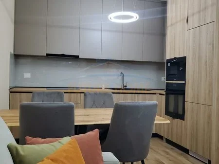 Tirane, jepet me qera apartament 1+1 Kati 4, 67 m² 1.000 € 