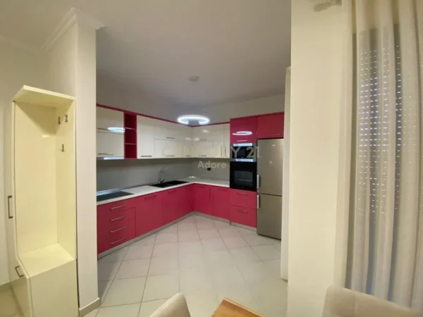 Tirane, jepet me qera apartament 2+1 Kati 5, 109 m² 1.000 € (Rruga e Kosovareve)
