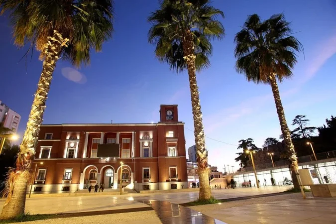 Durres, shitet Vile 3+1+Ballkon Kati 2, 201 m² 420.000 € (Bashkia Durres)