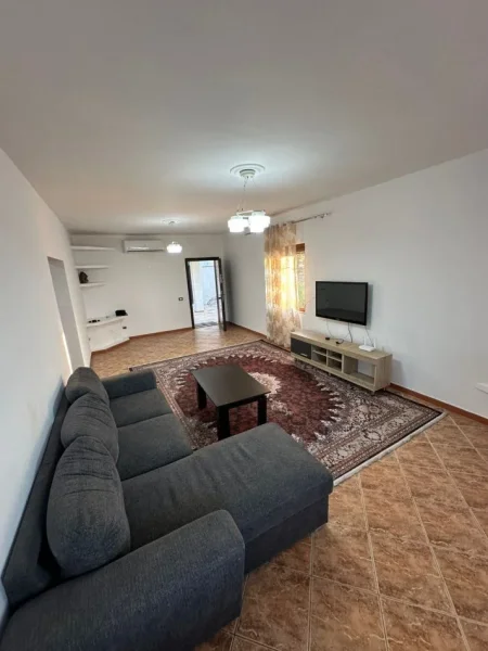 Tirane, jepet me qera apartament 2+1 Kati 1, 100 m² 400 € (kombinat)
