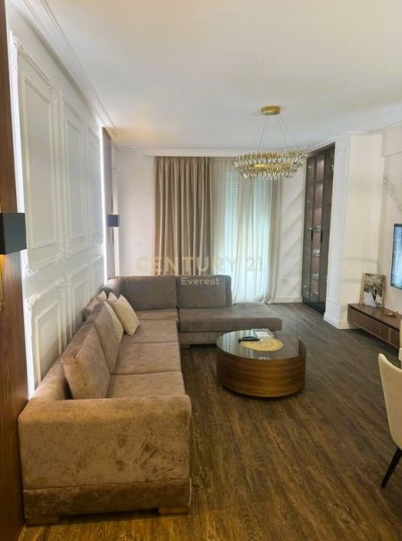 Tirane, jepet me qera apartament 3+1+Aneks+Ballkon Kati 4, 127 m² 1.500 € 