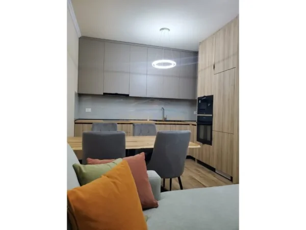 Tirane, jepet me qera 1+1 Kati 4, 68 m² 1.000 € 