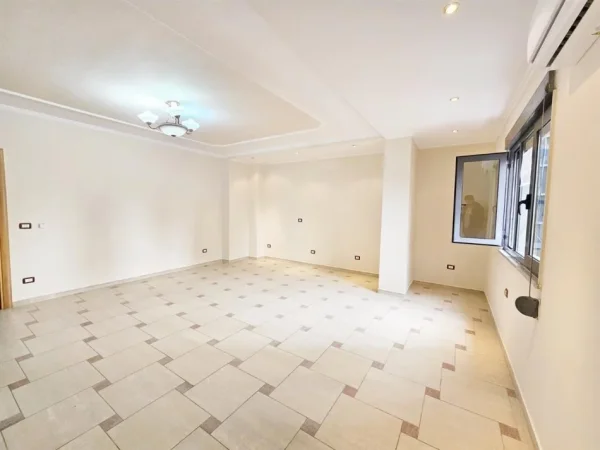 Tirane, jepet me qera apartament 3+1 Kati 4, 132 m² 1.000 € (rruga kajo karafili)