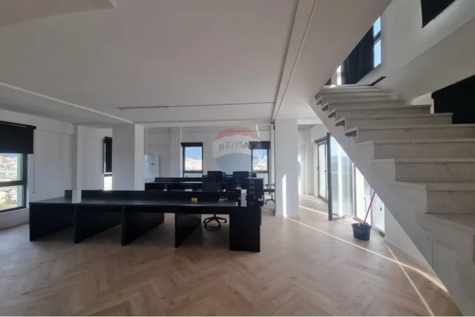 Tirane, jepet me qera zyre , 394 m² 3.000 € 