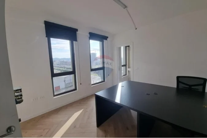 Tirane, jepet me qera zyre , 394 m² 3.000 € 