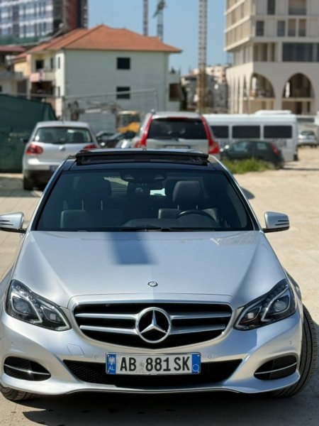 Tirane, shitet makine Mercedes Benz E250 4 Matik Nafte, gri metalizato automatik Klima 255.000 km 12.900 €