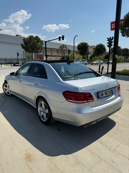 Tirane, shitet makine Mercedes Benz E250 4 Matik Nafte, gri metalizato automatik Klima 255.000 km 12.900 €