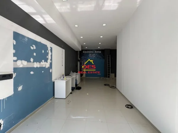 Vlore, jepet me qera ambjent biznesi Kati 0, 97 m² 600 € (Rruga Çajupi)