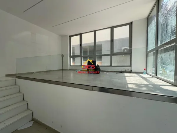 Vlore, jepet me qera ambjent biznesi Kati 0, 97 m² 600 € (Rruga Çajupi)