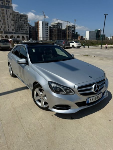 Tirane, shitet makine Mercedes Benz E250 4 Matik Nafte, gri metalizato automatik Klima 255.000 km 12.900 €