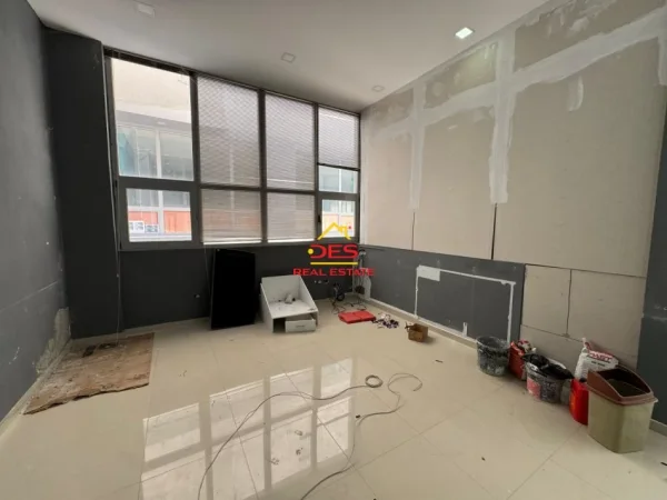 Vlore, jepet me qera ambjent biznesi Kati 0, 97 m² 600 € (Rruga Çajupi)