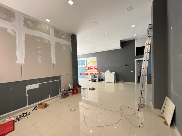 Vlore, jepet me qera ambjent biznesi Kati 0, 97 m² 600 € (Rruga Çajupi)