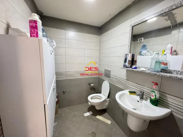 Vlore, jepet me qera ambjent biznesi Kati 0, 97 m² 600 € (Rruga Çajupi)