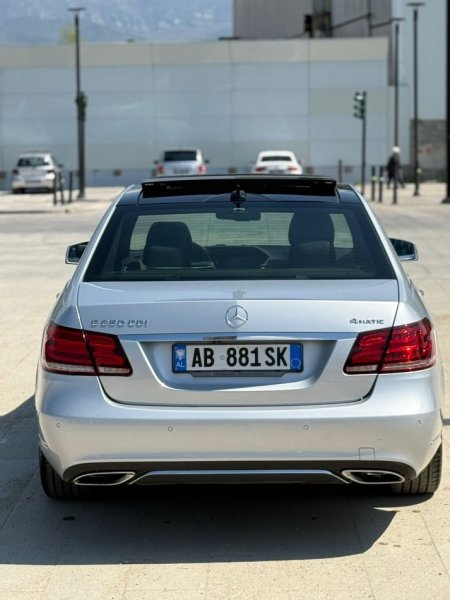 Tirane, shitet makine Mercedes Benz E250 4 Matik Nafte, gri metalizato automatik Klima 255.000 km 12.900 €