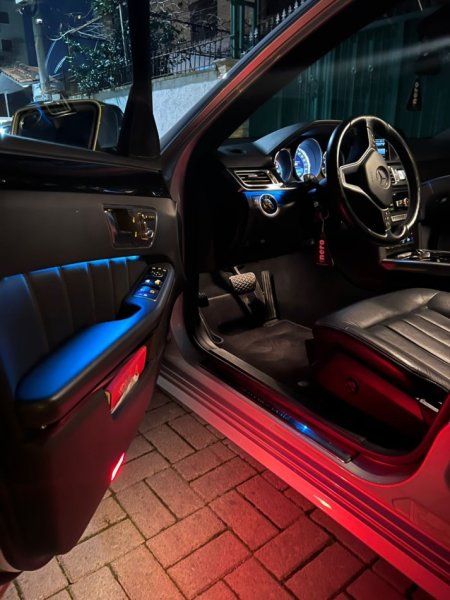 Tirane, shitet makine Mercedes Benz E250 4 Matik Nafte, gri metalizato automatik Klima 255.000 km 12.900 €
