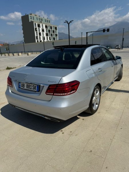 Tirane, shitet makine Mercedes Benz E250 4 Matik Nafte, gri metalizato automatik Klima 255.000 km 12.900 €