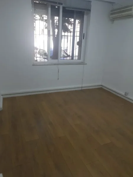 Tirane, jepet me qera apartament 1+1 Kati 1, 58 m² 410 € (rruga muhamet gjollesha)