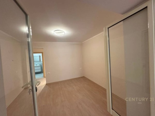 Tirane, jepet me qera zyre Kati 0, 50 m² 1.000 € (Myslym Shyri)