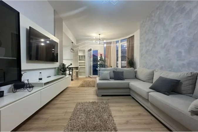 Tirane, jepet me qera 3+1 , 550 € 