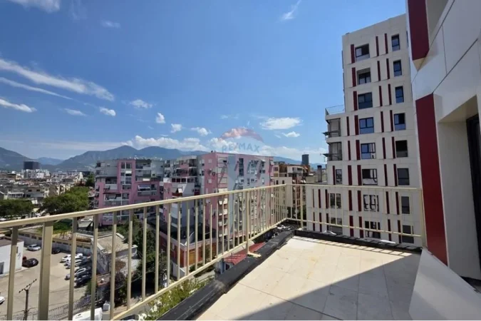 Tirane, jepet me qera zyre , 136 m² 700 € 