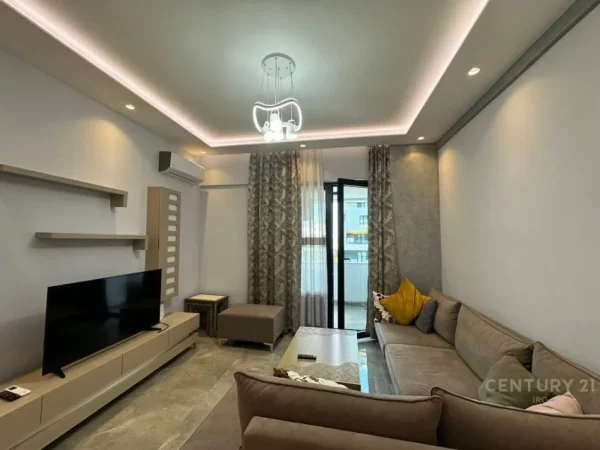 Tirane, jepet me qera apartament 1+1 Kati 4, 72 m² 700 € (Square 21)