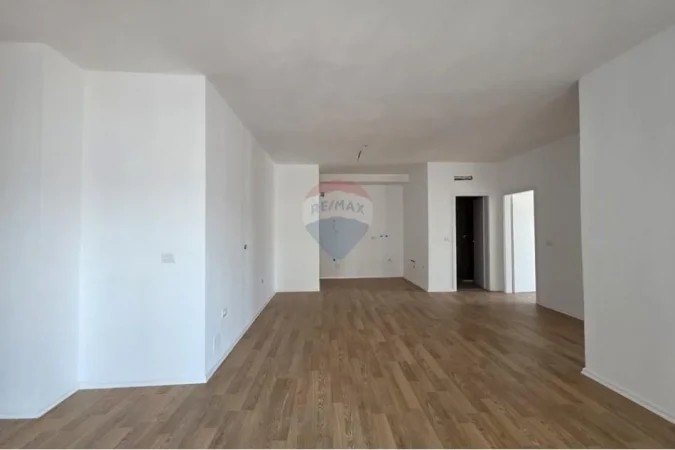 Tirane, jepet me qera zyre , 136 m² 700 € 