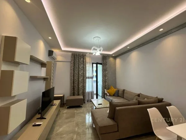 Tirane, jepet me qera apartament 1+1 Kati 4, 72 m² 700 € (Square 21)