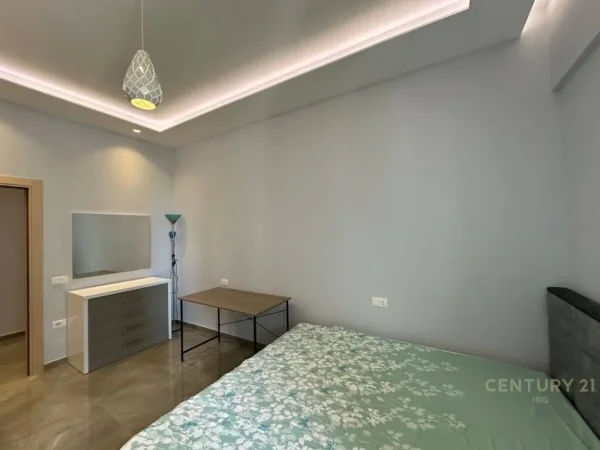 Tirane, jepet me qera apartament 1+1 Kati 4, 72 m² 700 € (Square 21)