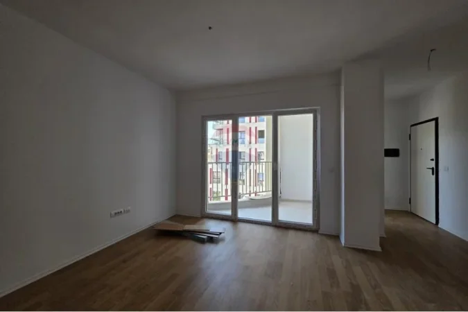 Tirane, jepet me qera zyre , 136 m² 700 € 