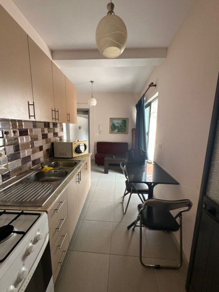 Tirane, jepet me qera apartament 1+1 Kati 2, 60 m² 400 € (Selvia)