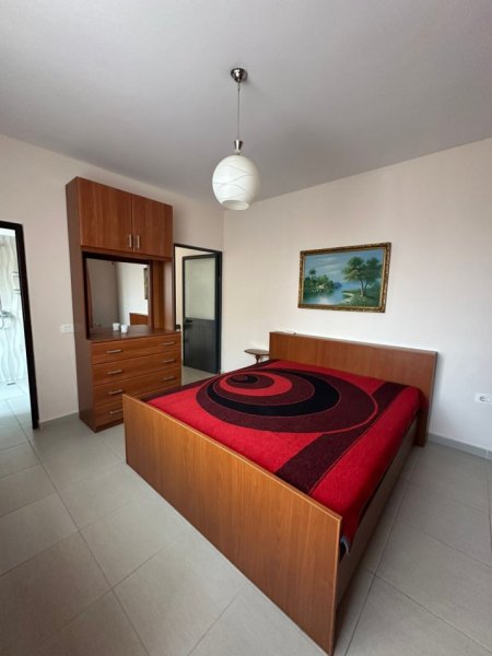 Tirane, jepet me qera apartament 1+1 Kati 2, 60 m² 400 € (Selvia)