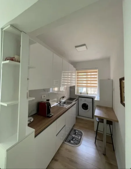 Tirane, jepet me qera apartament 1+1 Kati 1, 70 m² 600 € (rruga astirit sulejman balluku)