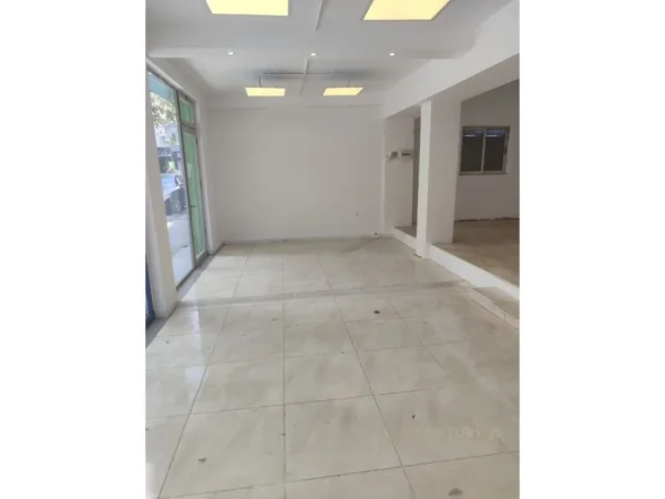 Tirane, jepet me qera ambjent biznesi Kati 0, 175 m² 1.400 € (5 maji)