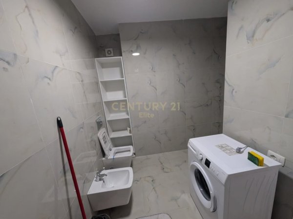 Tirane, jepet me qera apartament 1+1 Kati 2, 70 m² 800 € (Rruga e Durresit.)
