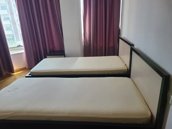 Tirane, jepet me qera apartament 2+1+Ballkon Kati 3, 100 m² 600 € (Tregu Elektrik)
