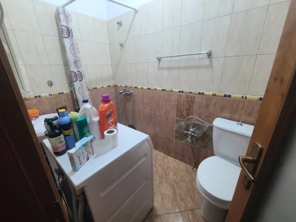 Tirane, jepet me qera apartament 2+1+Ballkon Kati 3, 100 m² 600 € (Tregu Elektrik)