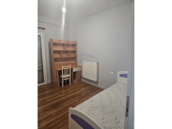 Tirane, jepet me qera Vile 3+1 Kati 3, 160 m² 550 € 