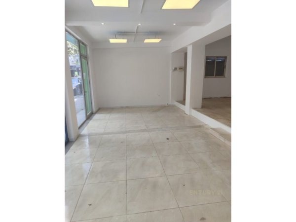 Tirane, jepet me qera ambjent biznesi Kati 0, 412 m² 1.400 € (Rruga 5 maj)