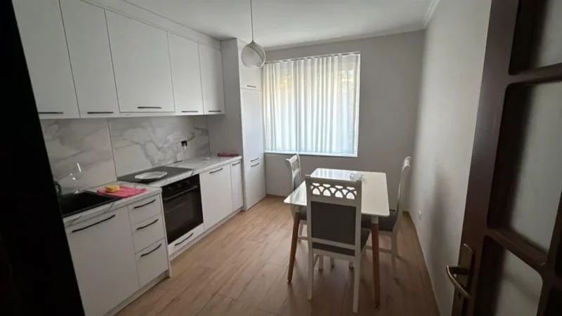 Tirane, jepet me qera apartament 1+1 Kati 2, 60 m² 710 € (rruga ismail qemali)