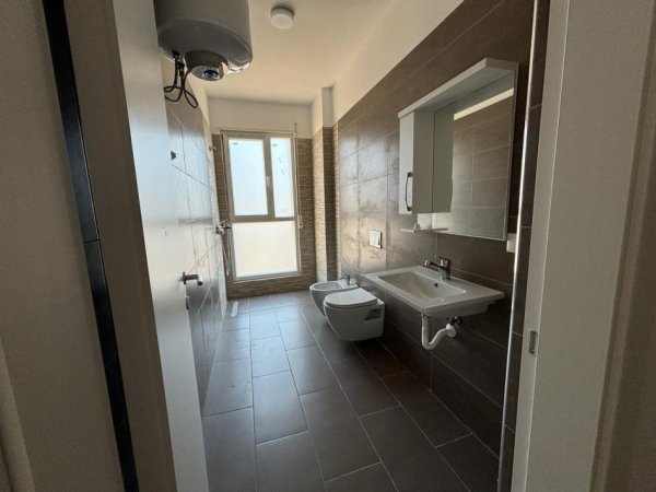 Tirane, jepet me qera apartament 2+1 Kati 7, 850 € 